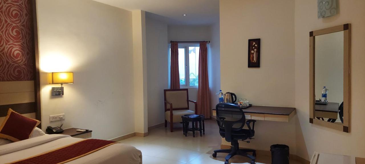 Srm Hotel Тутикорин Екстериор снимка